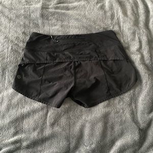 Lululemon speed up shorts 2.5”